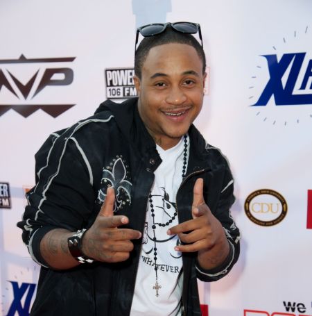 Orlando Brown is a possessor of $200,000 net worth.